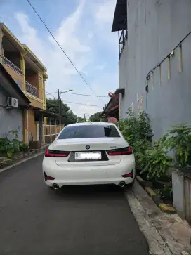 BMW 320i 2021 Bensin