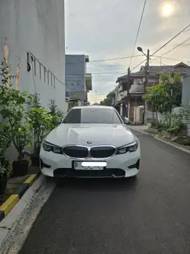BMW 320i 2021 Bensin