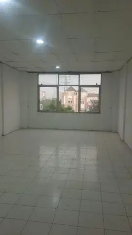 Disewakan Ruko 3 Lantai Kosongan di Sentra Niaga By Rumah Chinida