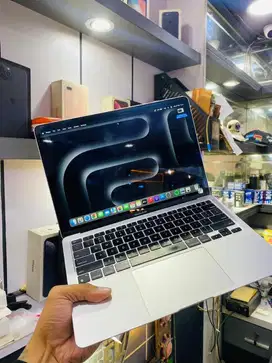 MacBook Air M1 2020 (13 inch) 8/256GB ex resmi