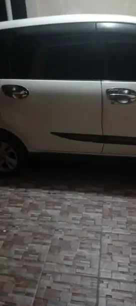 Mobil Avanza veloz 1.300 CC