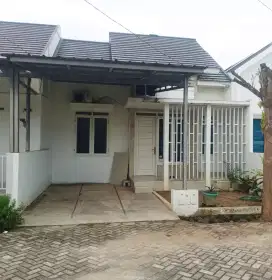 Di sewakan rumah isi furniture (dlm komp. prumahan)Belakang lap.Golf