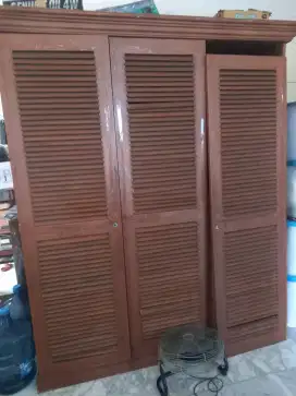LEMARI PAKAIAN JATI