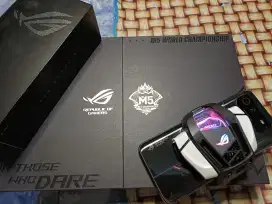 Asus ROG Phone 6 + Aerocooler M5 Official Merchandise