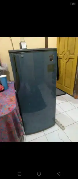 Kulkas 1 pintu merek SANYO
