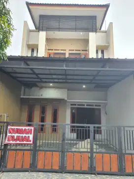 Dijual murah rumah 2lantai Citra Raya dekat sekolah