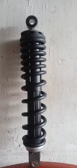 Shock belakang beat