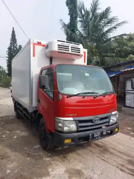 Toyota Dyna  4ban 110ST Long box pendingin freezer bagus siap kerja