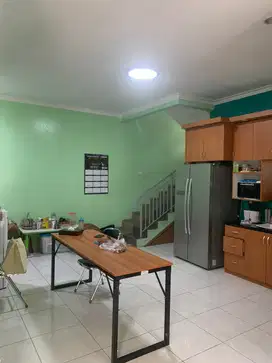 Rumah Cantik 3 Lantai Siap Huni di Cluster Gading Serpong, SHM