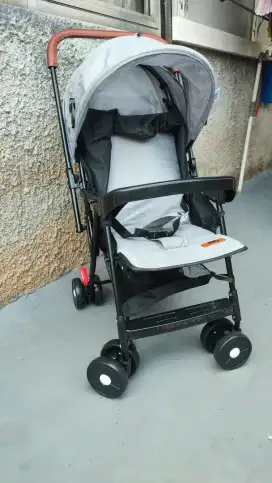 Stroller bayi iora 2 arah masih baru