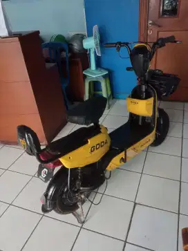 Jual borongan 2 sepeda listrik mati total 1,4jt
