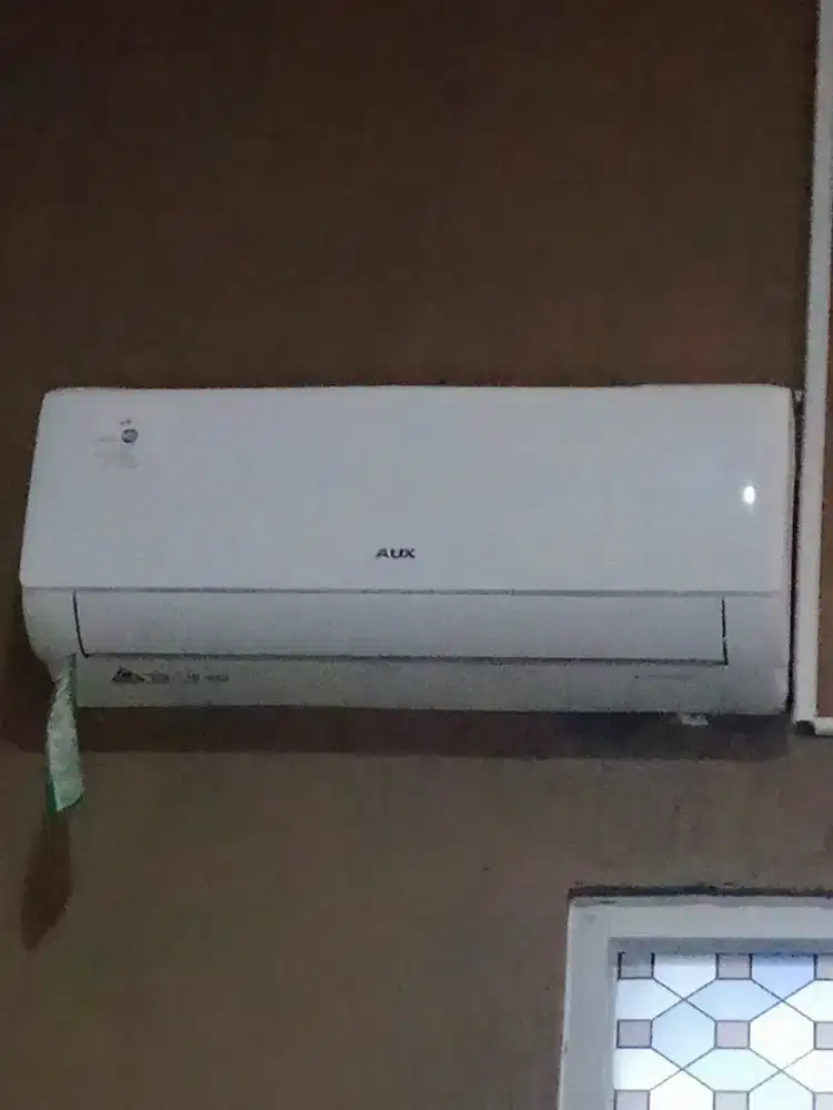 AC 1pk merk AUX Masi sangat baru