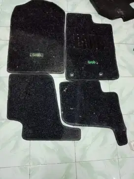Karpet dasar mobil lengkap second murah bagus ori 300 nego