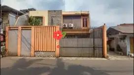Rumah COCOK banget buat hunian Atau usaha JATIWARINGIN