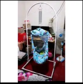 Tiang ayunan bayi roda kunci motif