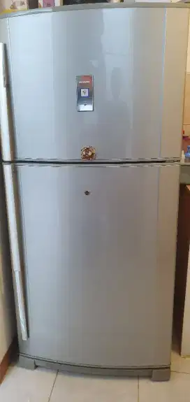 Di JUAL KULKAS BESAR SHARP