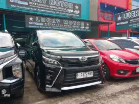 TOYOTA VOXY 2.0 AT