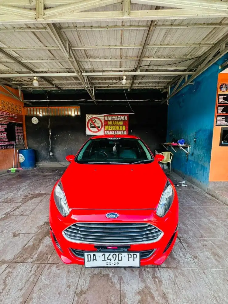 Ford fiesta trend merah matic
