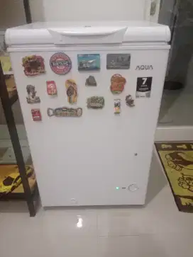 Frezer box bekas 100 liter merk aqua kondisi bagus