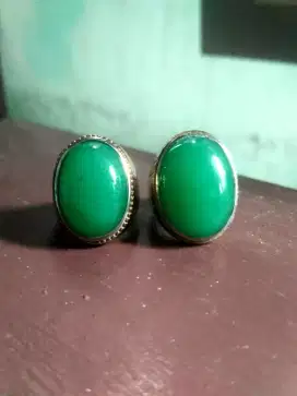 Maharin aja ni 2 batu giok Burma, Rp 275.000 nego