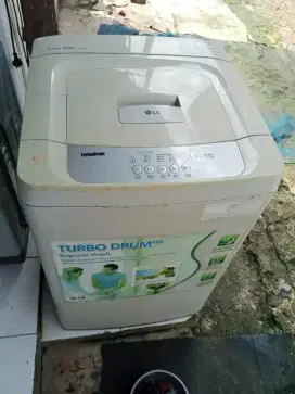 mesin cuci digital 1 tabung merek LG