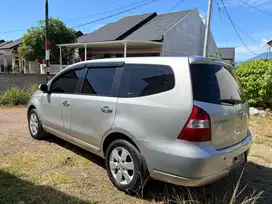 NISSAN GRAND LIVINA MATIC 2010