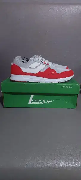 Sepatu Sneakers League size 45