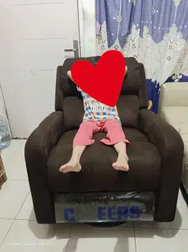 Sofa single Recliner dan Rocking (goyang). Bisa putar Informa Cheers