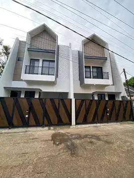 Rumah murah 2lantai siap huni lokasi Cibinong