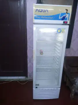 Di jual showcase pendingin minuman merk AQUA Normal Dingin SIAP PAKAI