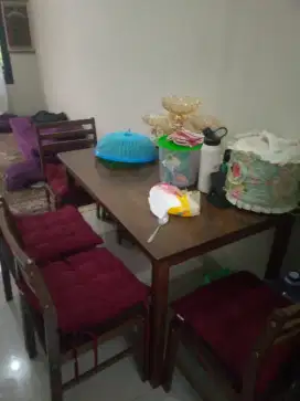 Di jual meja makan + 4 kursi