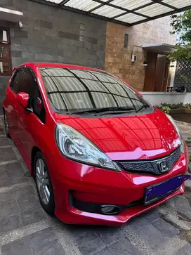 Honda jazz RS matic warna merah tahun 2011