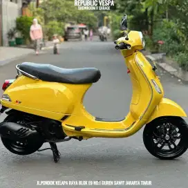 Piaggio Vespa LX IGET LED 125 tahun 2021 warna Kuning