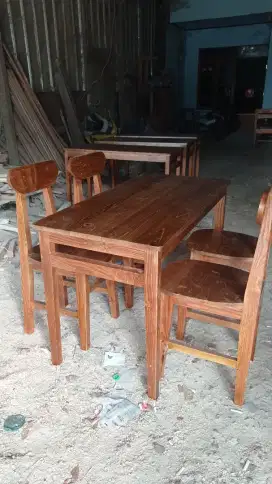Meja makan resto