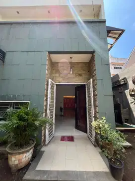 DIJUAL RUMAH MEWAH 3 LANTAI DIJALAN BABURA BARU NO 19