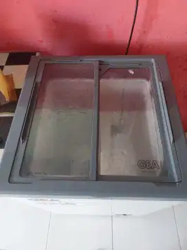 Freezer box GEA bekas berkualitas 100 L