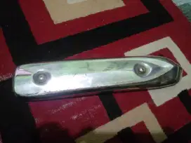 Tameng tutup knalpot Spin