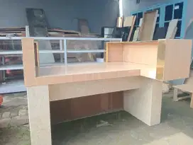 Meja kasir, meja resepsionis,