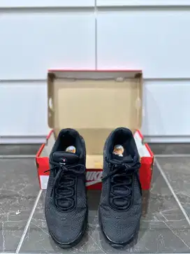 Nike Air Max Dn 'Black and Dark Smoke Grey