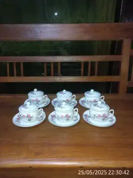 Cangkir kopi jadul lawasan