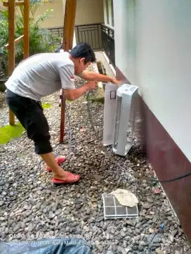 CUCI AC DAN SERVICE BERGARANSI