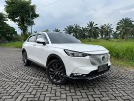 Honda Hr-v SE 2022 matic putih.