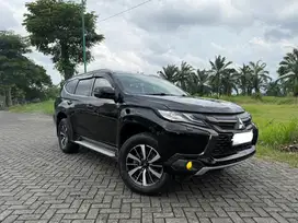 Mitsubishi pajero sport dakar 2016 4x4 matic hitam.