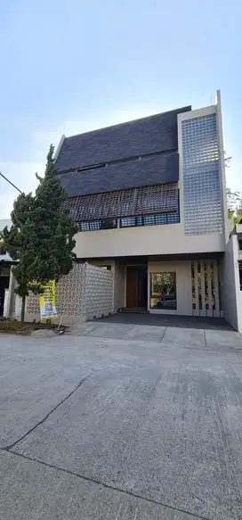 Rumah Lux ada Smart Door Lock di Setraduta Bandung Utara