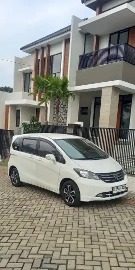 Mobil Elegan Keluarga Modern || Honda Freed E PSD