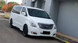 [ LOW KM ] Hyundai H1 H 1 XG 2.4 9 Seater Bensin AT Putih 2018 2019