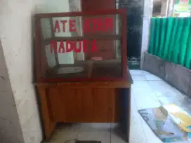 Etalase warung makan jati