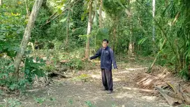 Tanah padat penduduk di pemukiman penduduk