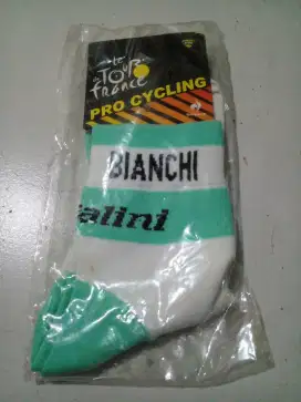 Kaos kaki olah raga untuk bersepeda joging lari dll