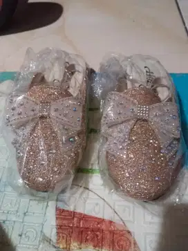 Di jual sendal masih baru